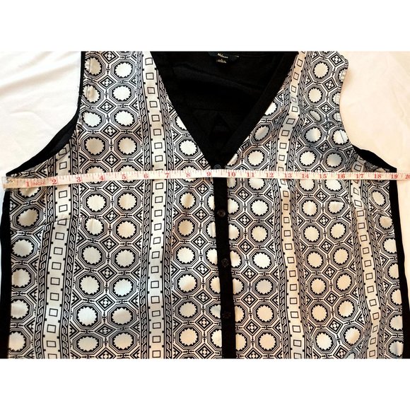 Milano Women Low-Hi Front Button Blouse Top Sleeveless Geometric Black White S - Picture 4 of 7